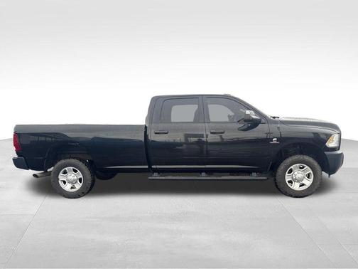 Brilliant Black Crystal Pearlcoat 2016 RAM 3500 Tradesman