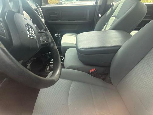 Brilliant Black Crystal Pearlcoat 2016 RAM 3500 Tradesman