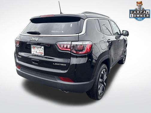 Diamond Black Crystal Pearlcoat 2022 Jeep Compass Limited