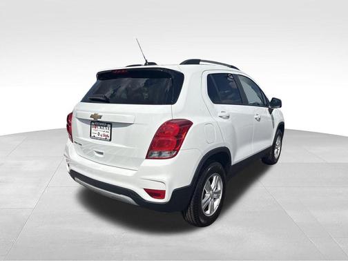 Summit White 2022 Chevrolet Trax LT