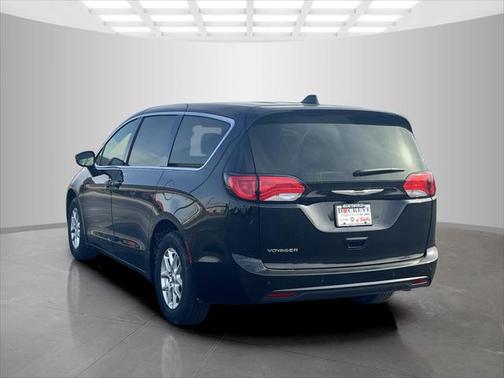 2025 Chrysler Voyager LX