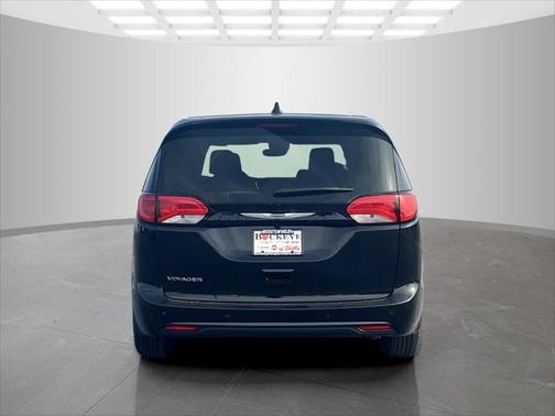 2025 Chrysler Voyager LX