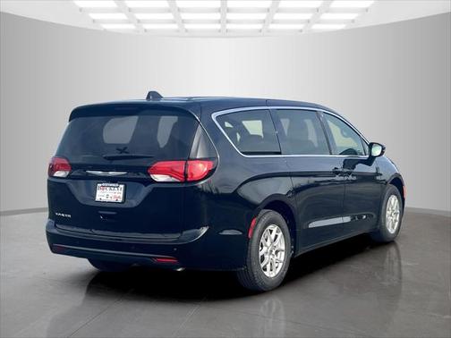 2025 Chrysler Voyager LX