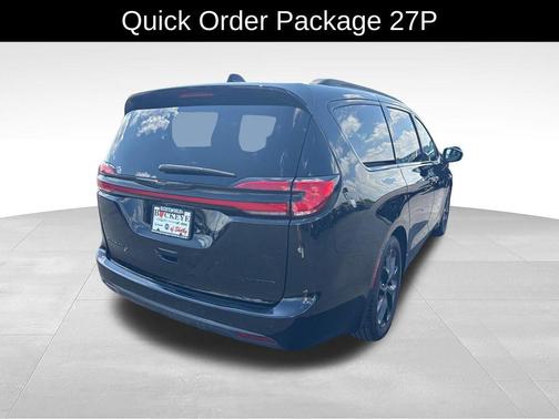 Diamond Black Crystal Pearlcoat 2025 Chrysler Pacifica Limited