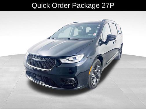 Diamond Black Crystal Pearlcoat 2025 Chrysler Pacifica Limited