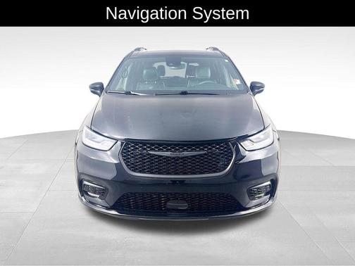 Diamond Black Crystal Pearlcoat 2025 Chrysler Pacifica Limited