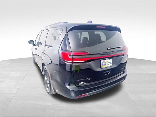 Diamond Black Crystal Pearlcoat 2025 Chrysler Pacifica Limited