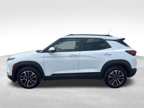 Summit White 2024 Chevrolet Trailblazer LT