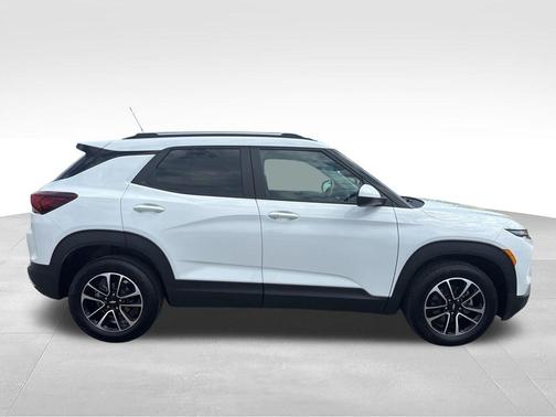 Summit White 2024 Chevrolet Trailblazer LT