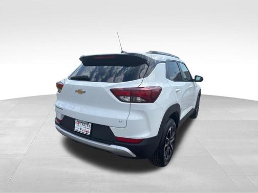 Summit White 2024 Chevrolet Trailblazer LT