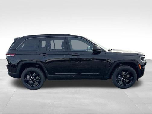 Diamond Black Crystal Pearlcoat 2026 Jeep Grand Cherokee Limited