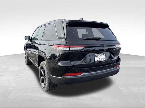 Diamond Black Crystal Pearlcoat 2026 Jeep Grand Cherokee Limited