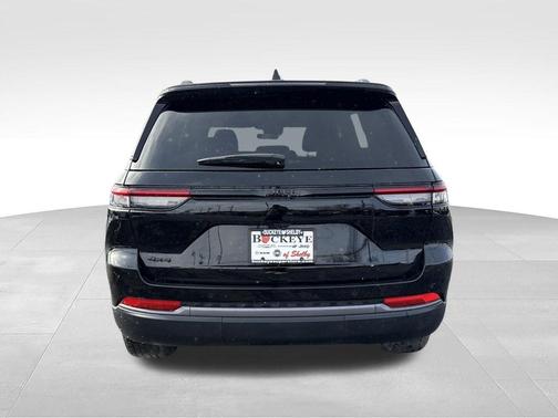 Diamond Black Crystal Pearlcoat 2026 Jeep Grand Cherokee Limited