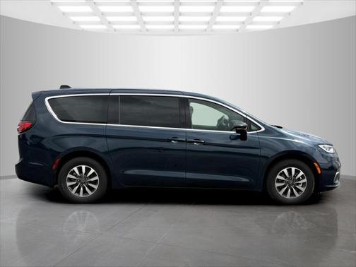 2025 Chrysler Pacifica Hybrid Select