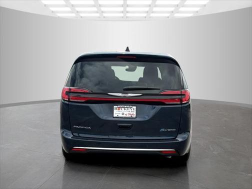 2025 Chrysler Pacifica Hybrid Select