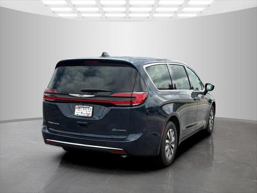 2025 Chrysler Pacifica Hybrid Select