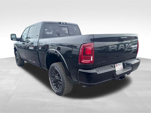 Diamond Black Crystal Pearlcoat 2026 RAM 3500 Limited Mega Cab 4x4 6'4' Box