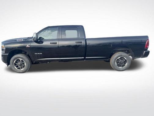2026 RAM 3500 Laramie Crew Cab 4x4 8' Box