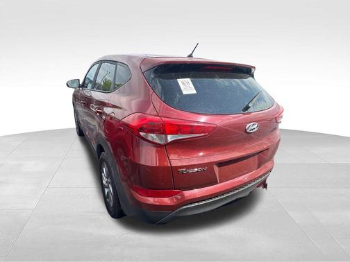 Gemstone Red 2018 Hyundai TUCSON SE