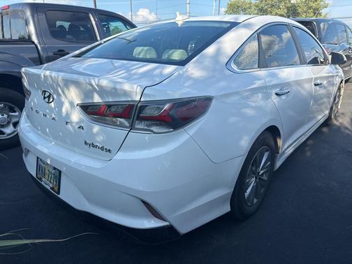 2018 Hyundai SONATA Hybrid SE