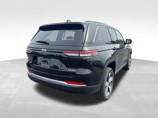 Diamond Black Crystal Pearlcoat 2026 Jeep Grand Cherokee Limited