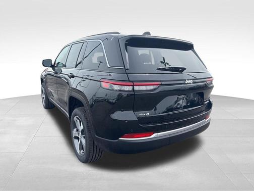 Diamond Black Crystal Pearlcoat 2026 Jeep Grand Cherokee Limited