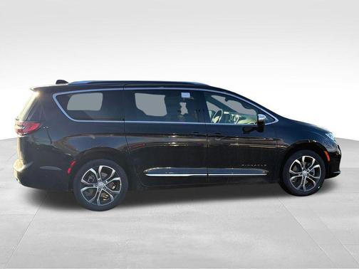 Diamond 2026 Chrysler Pacifica L