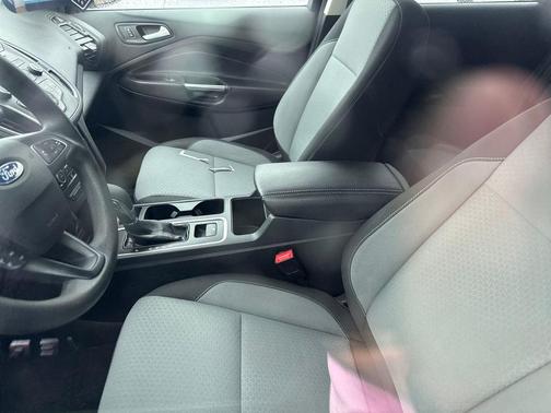 Ruby Red Metallic Tinted Clearcoat 2018 Ford Escape SE