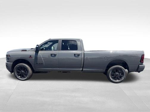 Ceramic Gray Clearcoat 2026 RAM 3500 Big Horn Crew Cab 4x4 8' Box