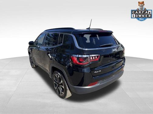 Diamond Black Crystal Pearlcoat 2022 Jeep Compass Limited