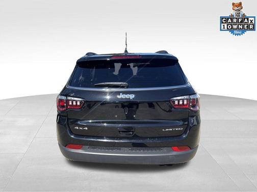 Diamond Black Crystal Pearlcoat 2022 Jeep Compass Limited