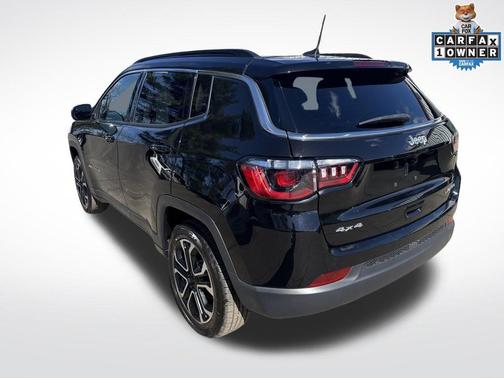 Diamond Black Crystal Pearlcoat 2022 Jeep Compass Limited