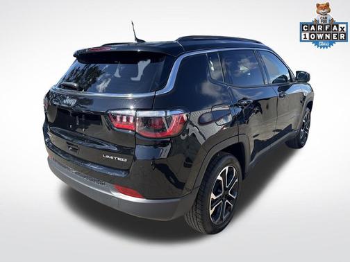 Diamond Black Crystal Pearlcoat 2022 Jeep Compass Limited