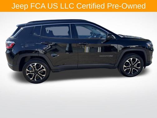Diamond Black Crystal Pearlcoat 2022 Jeep Compass Limited