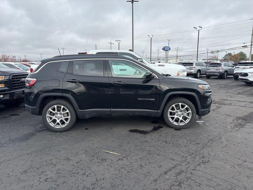 2022 Jeep Compass Latitude Lux