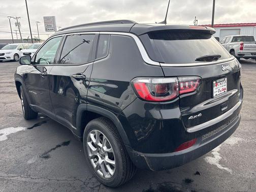 2022 Jeep Compass Latitude Lux