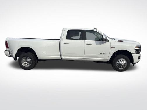 2026 RAM 3500 Laramie Crew Cab 4x4 8' Box