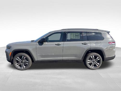 Gray 2027 Jeep Grand Cherokee L Limited