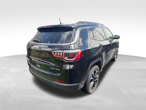 Diamond Black Crystal Pearlcoat 2022 Jeep Compass Limited