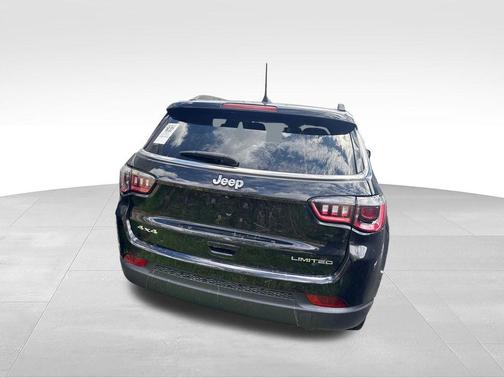 Diamond Black Crystal Pearlcoat 2022 Jeep Compass Limited