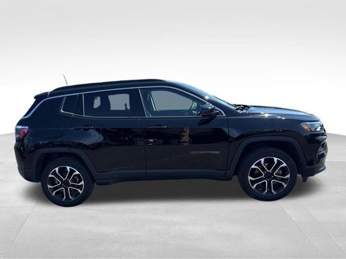 Diamond Black Crystal Pearlcoat 2022 Jeep Compass Limited