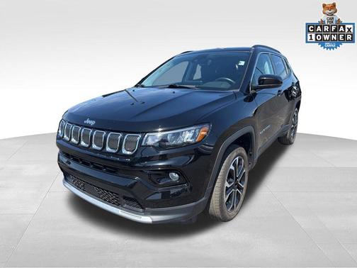 Diamond Black Crystal Pearlcoat 2022 Jeep Compass Limited