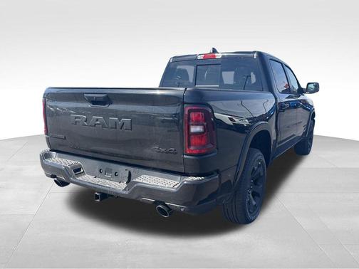 Diamond Black Crystal Pearlcoat 2026 RAM 1500 Big Horn/Lone Star