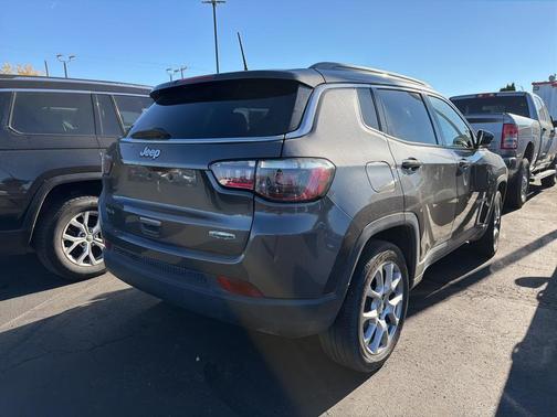 2022 Jeep Compass Latitude Lux