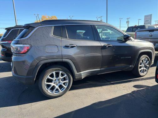 2022 Jeep Compass Latitude Lux