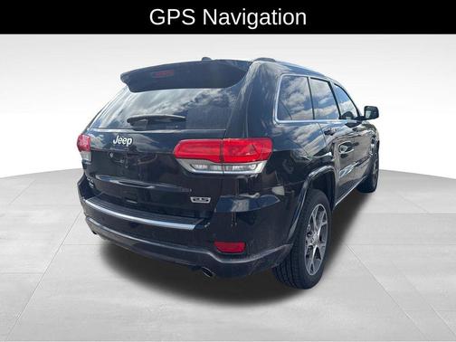 Diamond Black Crystal Pearlcoat 2018 Jeep Grand Cherokee Sterling Edition