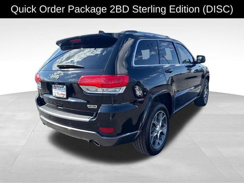 Diamond Black Crystal Pearlcoat 2018 Jeep Grand Cherokee Sterling Edition