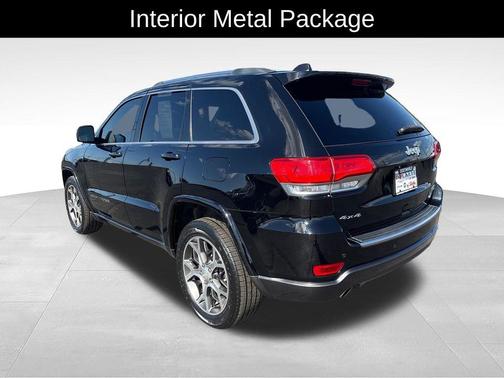 Diamond Black Crystal Pearlcoat 2018 Jeep Grand Cherokee Sterling Edition