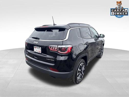 Diamond Black Crystal Pearlcoat 2022 Jeep Compass Limited