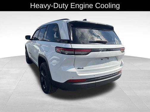 Bright White Clearcoat 2022 Jeep Grand Cherokee Altitude